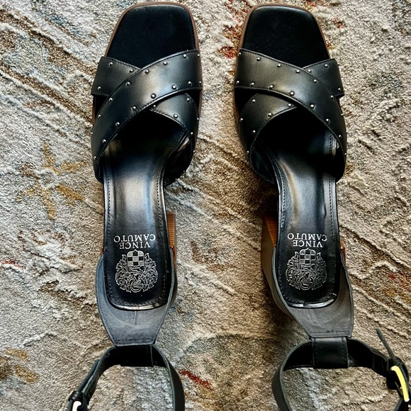 Vince Camuto Nilambie Studded Ankle Strap Sandal BLACK LEATHER 9 1/2 NEW - Picture 2 of 11